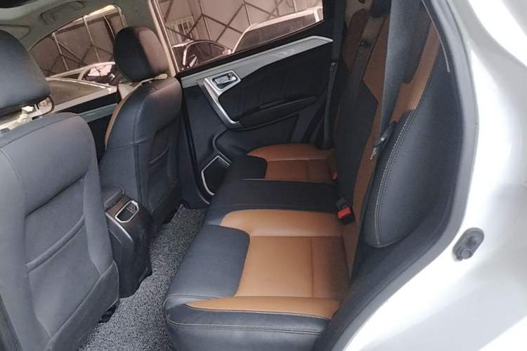 Used Geely Auto Vision X6 2016 1.3T CVT Flagship Model Left Rear Seat