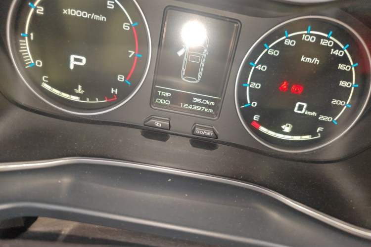 Used Geely Auto Vision X6 2016 1.3T CVT Flagship Model Odometer Close Up
