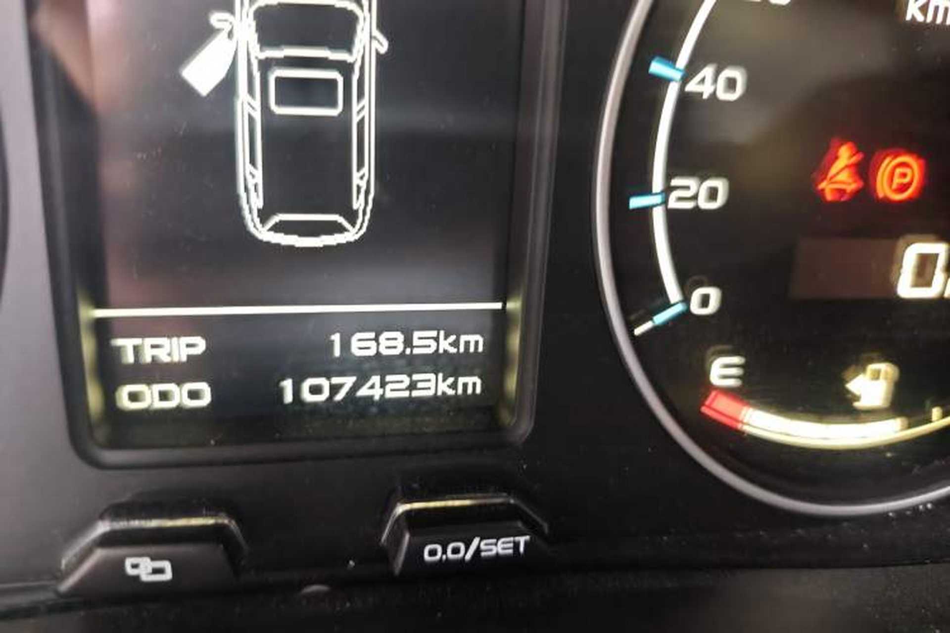 Used Geely Auto Vision X6 2016 1.3T CVT Flagship Model Odometer Close Up