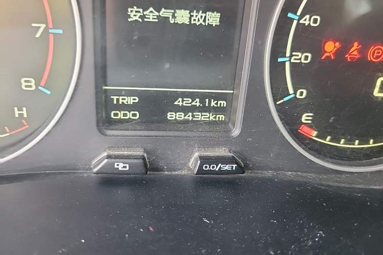 Used Geely Auto Vision X6 2016 1.8L Manual Luxury Model Odometer Close Up