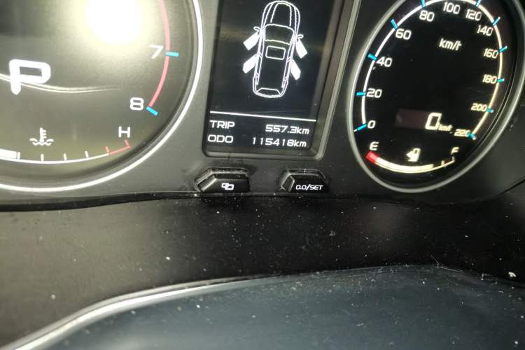 Used Geely Auto Vision X6 2016 1.3T CVT Flagship Model Odometer Close Up