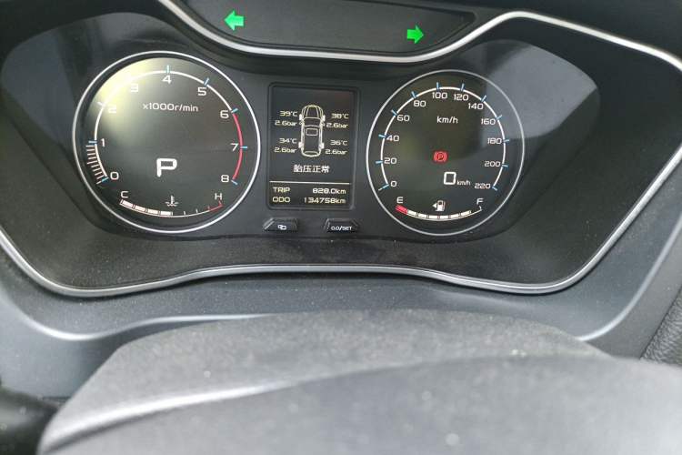 Used Geely Auto Vision X6 2016 1.3T CVT Flagship Model Odometer Close Up