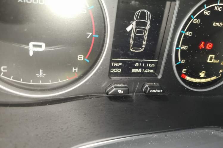 Used Geely Auto Vision X6 2016 1.3T CVT Luxury Model Odometer Close Up