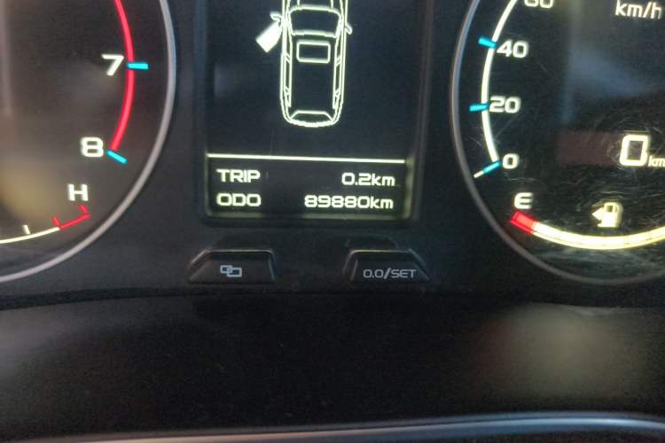 Used Geely Auto Vision X6 2016 1.3T CVT Flagship Model Odometer Close Up