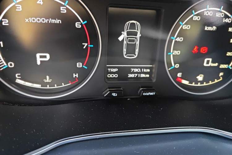 Used Geely Auto Vision X6 2016 1.3T CVT Flagship Model Odometer Close Up
