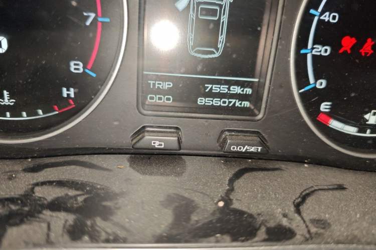 Used Geely Auto Vision X6 2016 1.3T CVT Flagship Model Odometer Close Up