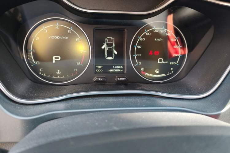 Used Geely Auto Vision X6 2016 1.3T CVT Flagship Model Odometer Close Up
