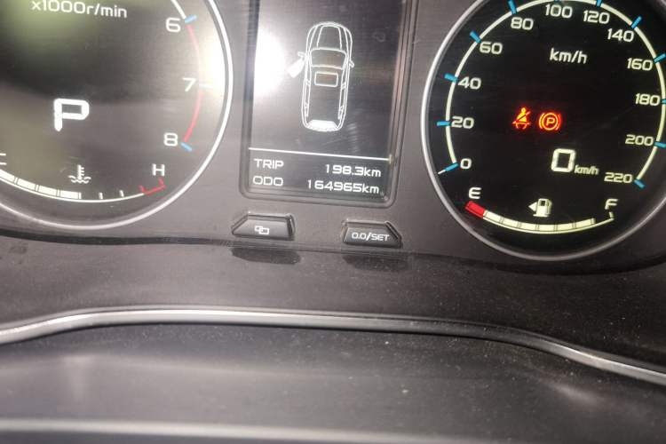 Used Geely Auto Vision X6 2016 1.3T CVT Flagship Model Odometer Close Up