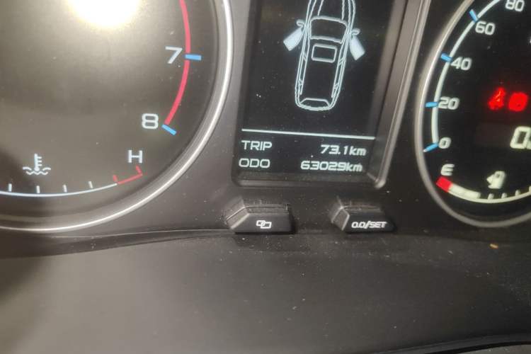 Used Geely Auto Vision X6 2016 1.8L Manual Luxury Model Odometer Close Up