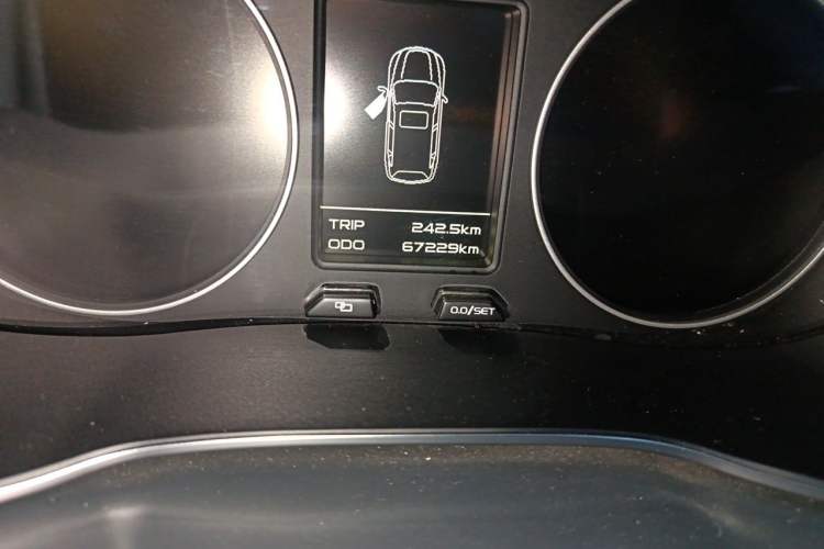 Used Geely Auto Vision X6 2016 1.3T CVT Luxury Model Odometer Close Up