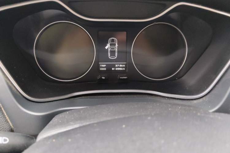 Used Geely Auto Vision X6 2016 1.3T CVT Flagship Model Odometer Close Up
