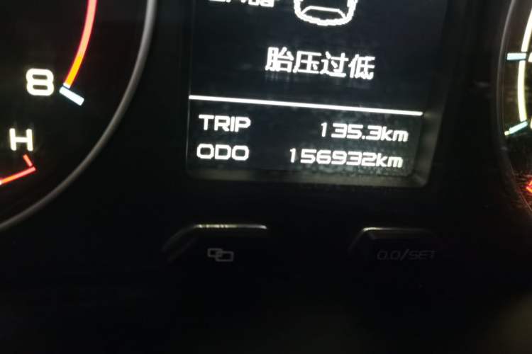 Used Geely Auto Vision X6 2016 1.3T CVT Flagship Model Odometer Close Up