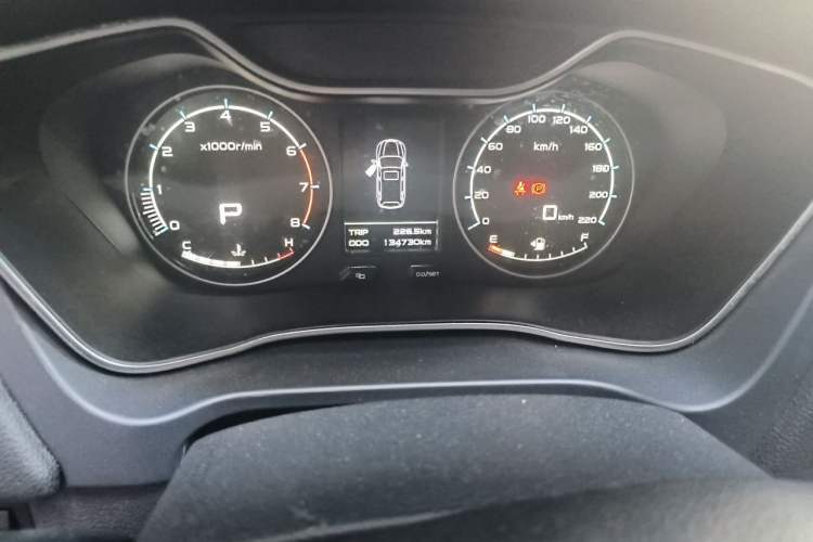 Used Geely Auto Vision X6 2016 1.3T CVT Flagship Model Odometer Close Up
