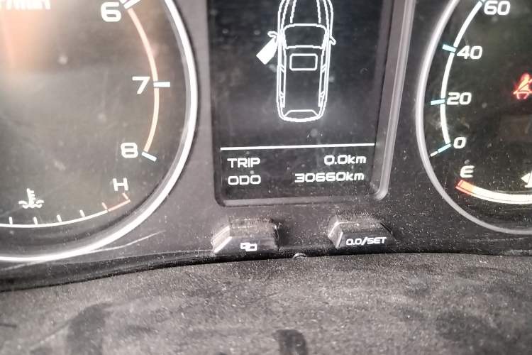 Used Geely Auto Vision X6 2016 1.8L Manual Luxury Model Odometer Close Up