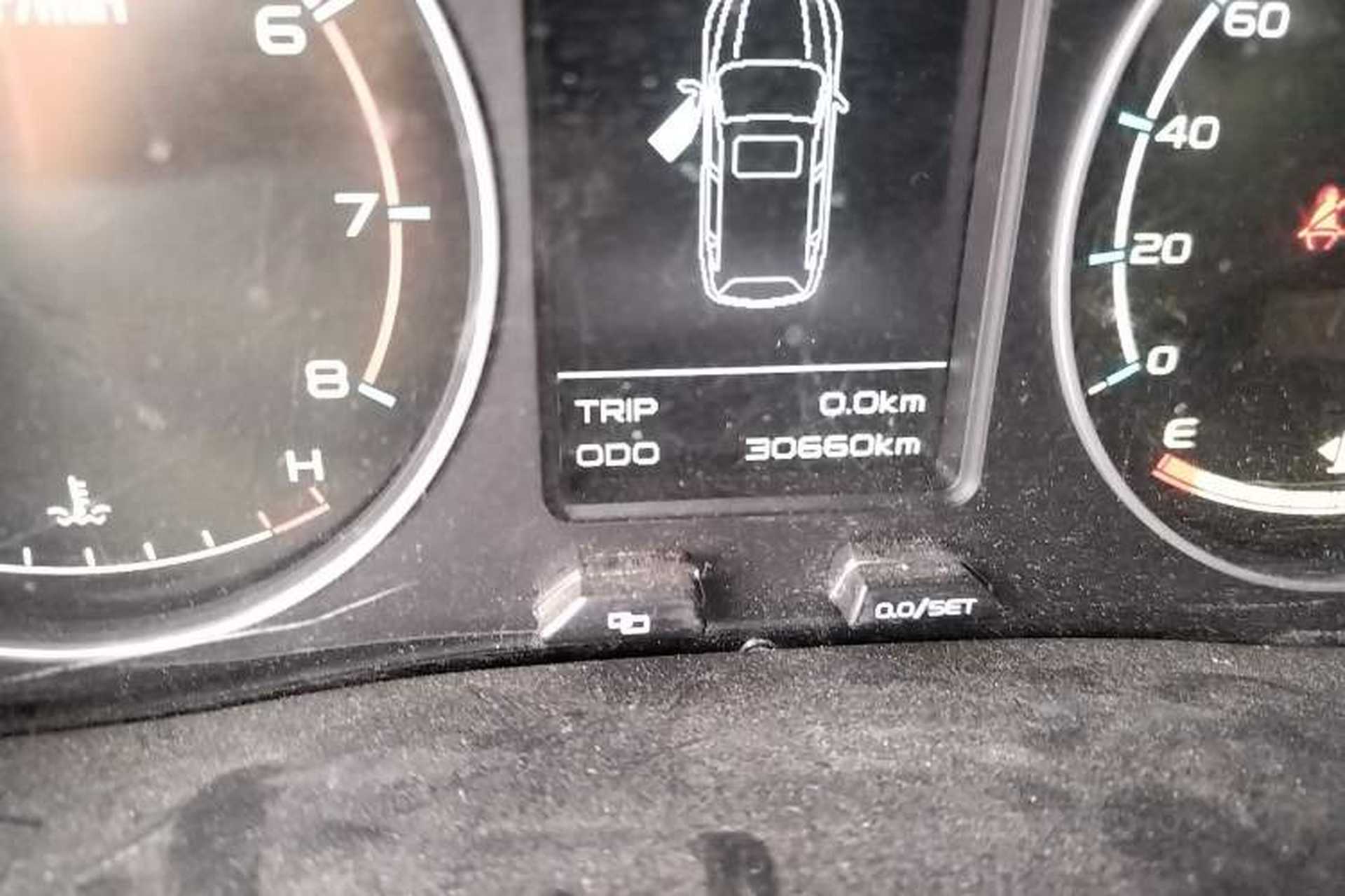 Used Geely Auto Vision X6 2016 1.8L Manual Luxury Model Odometer Close Up