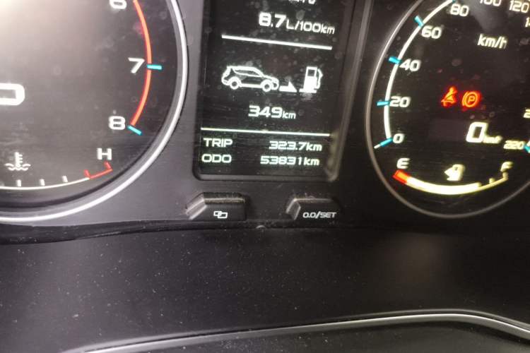 Used Geely Auto Vision X6 2016 1.3T CVT Flagship Model Odometer Close Up