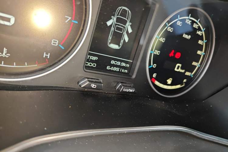 Used Geely Auto Vision X6 2016 1.3T CVT Luxury Model Odometer Close Up