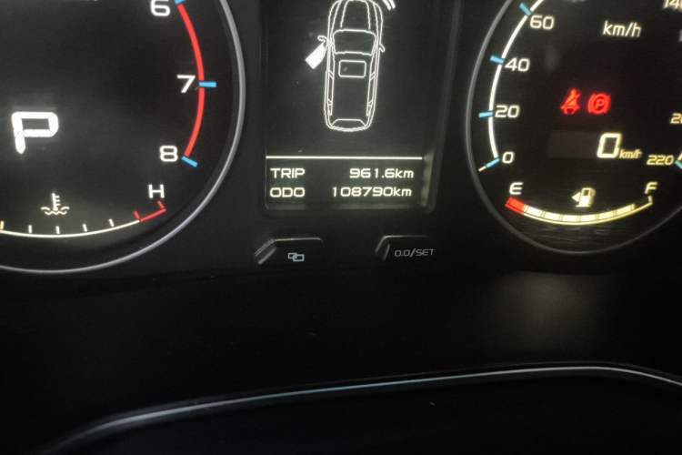 Used Geely Auto Vision X6 2016 1.3T CVT Flagship Model Odometer Close Up