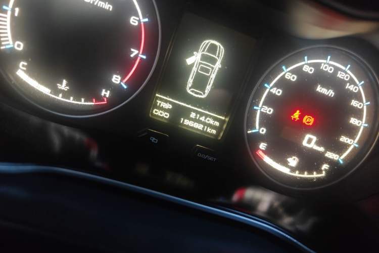 Used Geely Auto Vision X6 2016 1.8L Manual Luxury Model Odometer Close Up