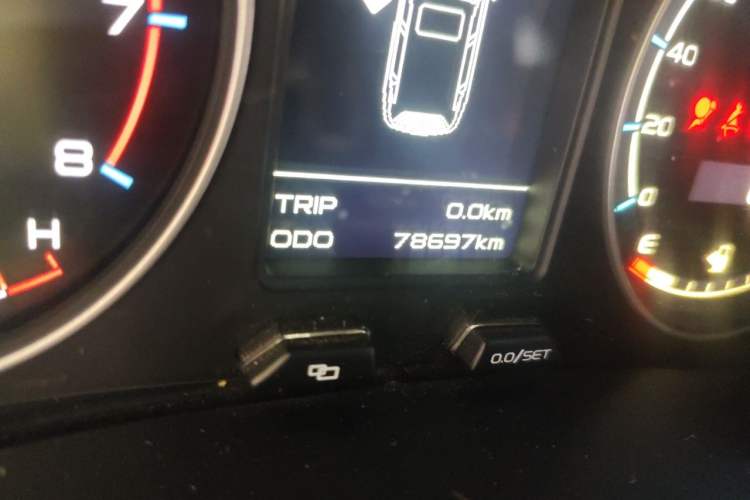 Used Geely Auto Vision X6 2016 1.3T CVT Flagship Model Odometer Close Up