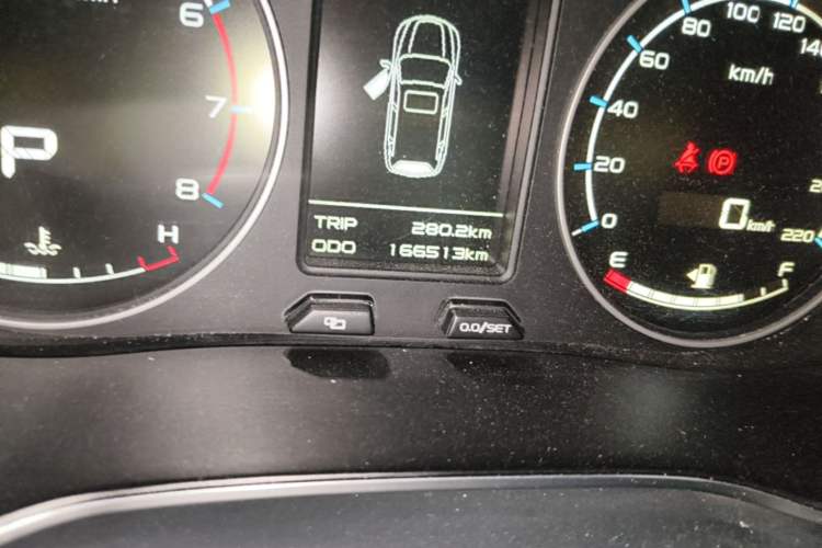 Used Geely Auto Vision X6 2016 1.3T CVT Luxury Model Odometer Close Up