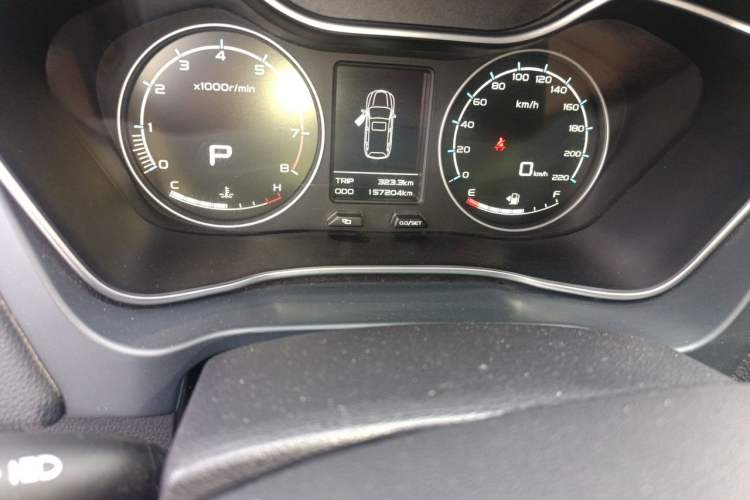 Used Geely Auto Vision X6 2016 1.3T CVT Flagship Model Odometer Close Up