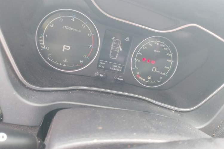 Used Geely Auto Vision X6 2016 1.3T CVT Flagship Model Odometer Close Up