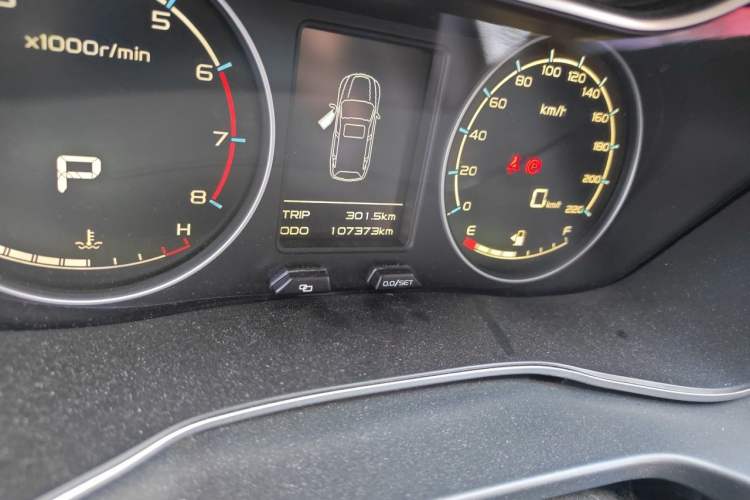 Used Geely Auto Vision X6 2016 1.3T CVT Flagship Model Odometer Close Up