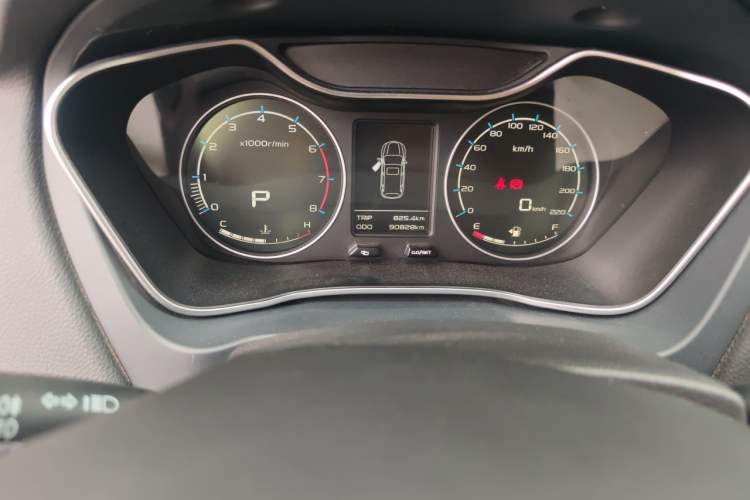 Used Geely Auto Vision X6 2016 1.3T CVT Flagship Model Odometer Close Up