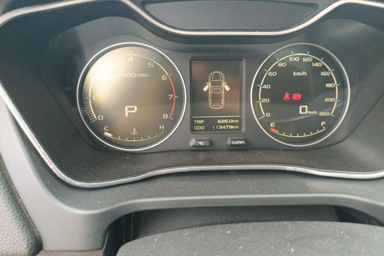 Used Geely Auto Vision X6 2016 1.3T CVT Flagship Model Odometer Close Up
