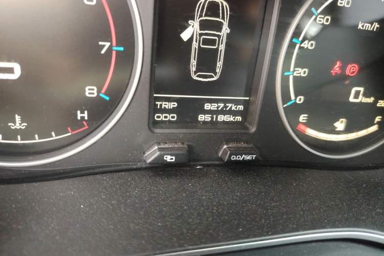 Used Geely Auto Vision X6 2016 1.3T CVT Flagship Model Odometer Close Up