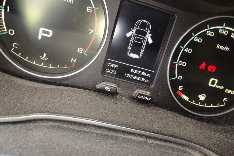 Used Geely Auto Vision X6 2016 1.3T CVT Flagship Model Odometer Close Up