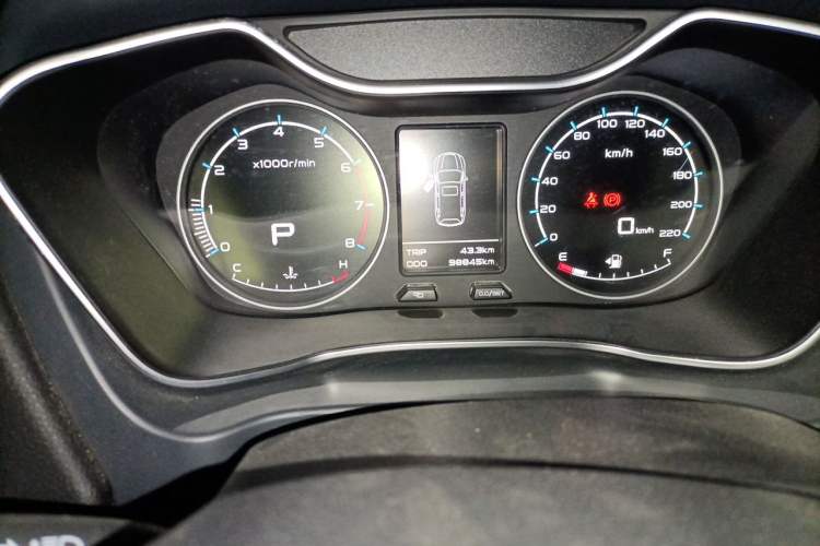 Used Geely Auto Vision X6 2016 1.3T CVT Flagship Model Odometer Close Up