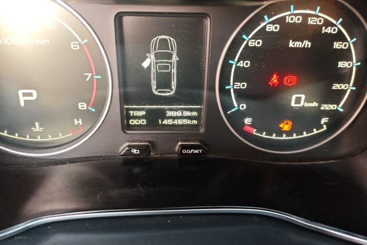 Used Geely Auto Vision X6 2016 1.3T CVT Flagship Model Odometer Close Up