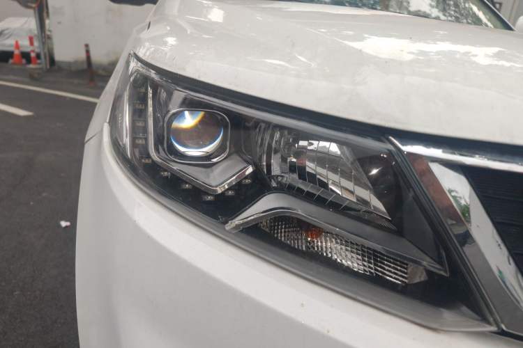Used Geely Auto Vision X6 2016 1.3T CVT Flagship Model Right Front Headlight