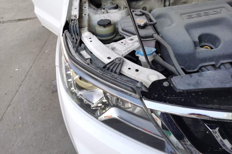 Used Geely Auto Vision X6 2016 1.8L Manual Luxury Model Right Front Headlight