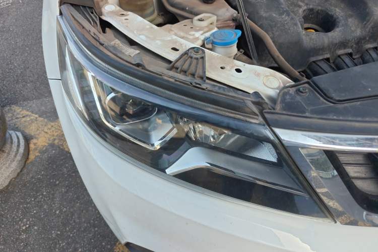 Used Geely Auto Vision X6 2016 1.8L Manual Luxury Model Right Front Headlight