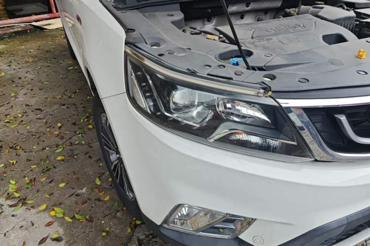 Used Geely Auto Vision X6 2016 1.3T CVT Flagship Model Right Front Headlight