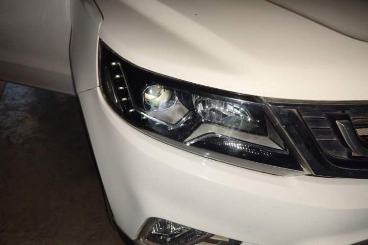 Used Geely Auto Vision X6 2016 1.8L Manual Luxury Model Right Front Headlight