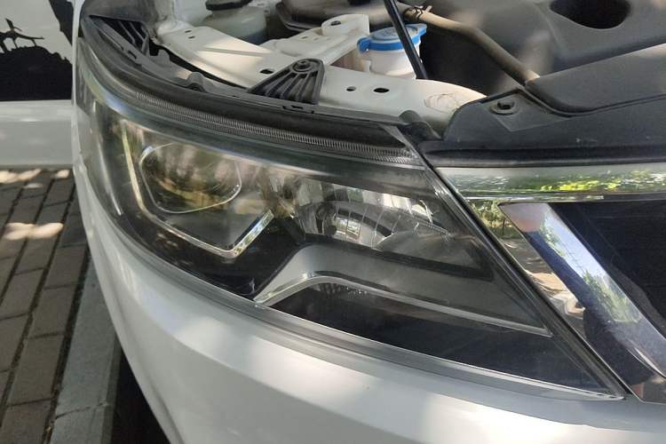 Used Geely Auto Vision X6 2016 1.8L Manual Luxury Model Right Front Headlight