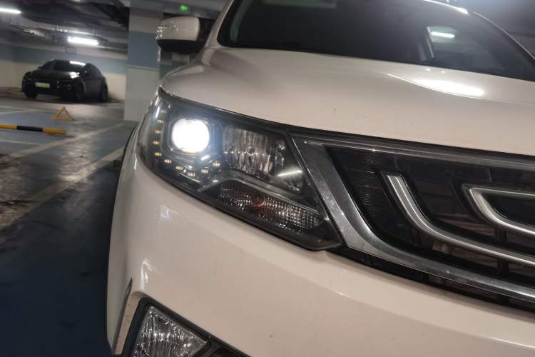 Used Geely Auto Vision X6 2016 1.3T CVT Flagship Model Right Front Headlight