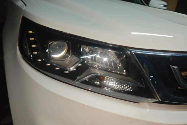Used Geely Auto Vision X6 2016 1.8L Manual Luxury Model Right Front Headlight