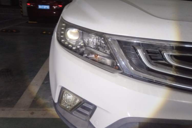 Used Geely Auto Vision X6 2016 1.8L Manual Luxury Model Right Front Headlight