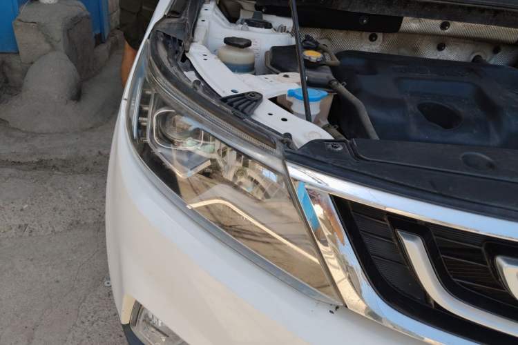 Used Geely Auto Vision X6 2016 1.8L Manual Luxury Model Right Front Headlight