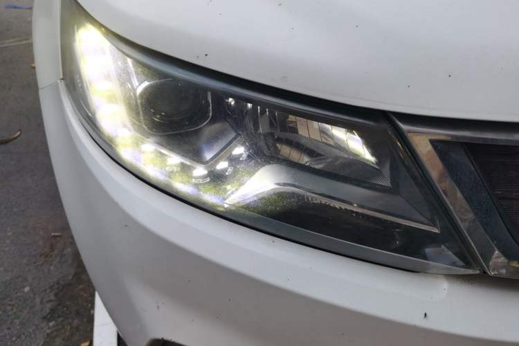Used Geely Auto Vision X6 2016 1.3T CVT Flagship Model Right Front Headlight
