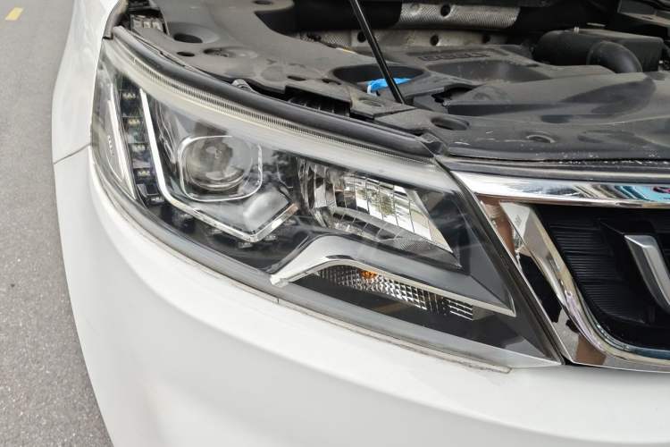 Used Geely Auto Vision X6 2016 1.8L Manual Luxury Model Right Front Headlight