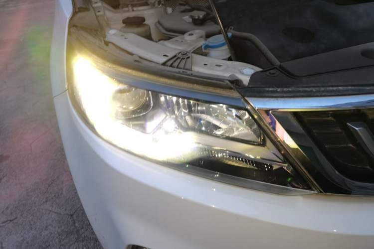Used Geely Auto Vision X6 2016 1.8L Manual Luxury Model Right Front Headlight