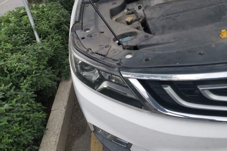 Used Geely Auto Vision X6 2016 1.3T CVT Flagship Model Right Front Headlight