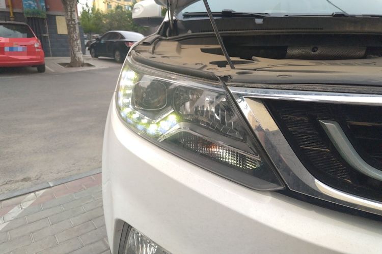 Used Geely Auto Vision X6 2016 1.3T CVT Flagship Model Right Front Headlight