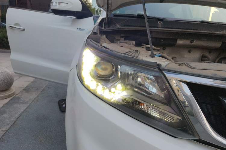 Used Geely Auto Vision X6 2016 1.8L Manual Luxury Model Right Front Headlight